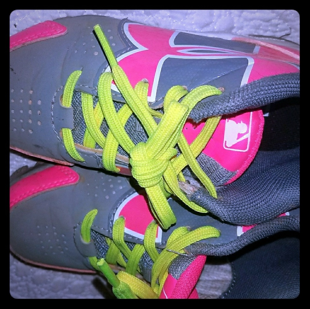 Under Armour Girls Soccer Cleats .10. VGUC